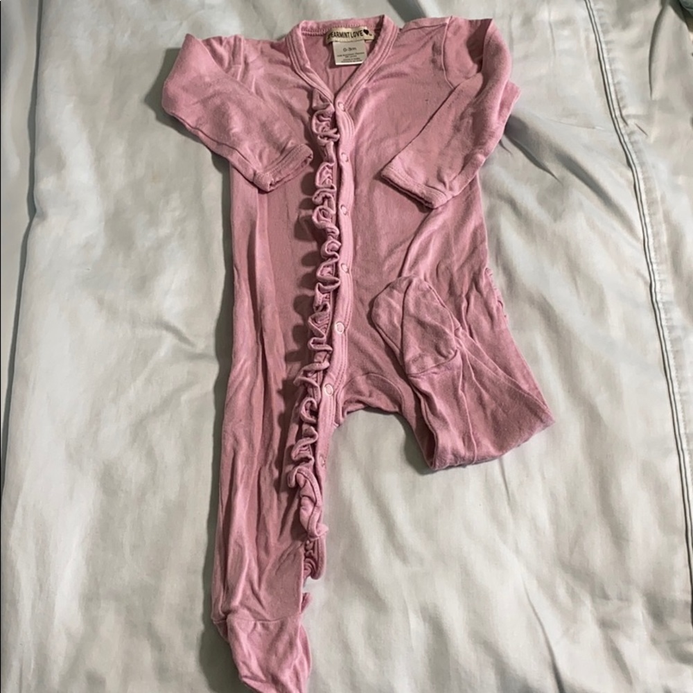 Snap ruffle footie
